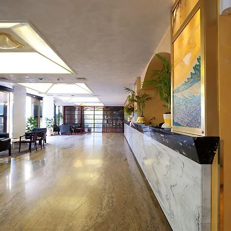 Отель Diplomat Palace Римини