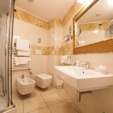 ディプロマット パレス 4*