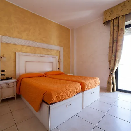 Diplomat Palace 4* Римини