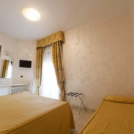 Отель Diplomat Palace Римини