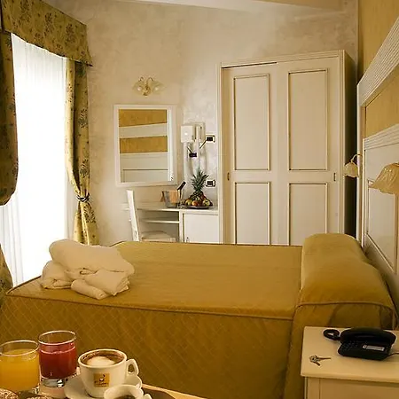 Diplomat Palace Отель Римини