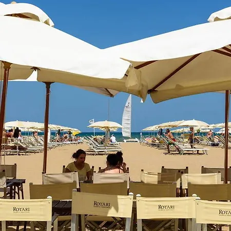 ホテル ディプロマット パレス