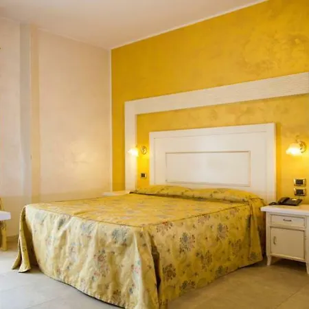 Отель Diplomat Palace Римини