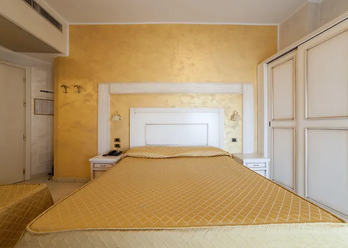 Diplomat Palace Hotell 4*