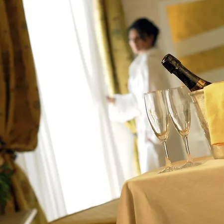 ディプロマット パレス ホテル